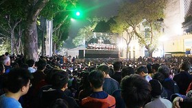 Hơn 5 tấn nhạc cụ dùng cho đêm diễn của dàn nhạc giao hưởng London tại Hồ Gươm