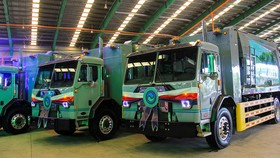 VWS tặng 6 chiếc xe vận chuyển rác thải chuyên dụng trị giá hơn 60 tỷ đồng