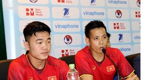 Xuân Trường và Văn Quyết tại buổi họp ngày 19-7