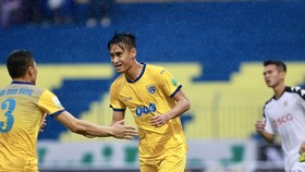 Minh Tuấn mở tỷ số cho Thanh Hóa, nhưng đội chủ nhà đã không bảo toàn được chiến thắng. Ảnh: MINH HOÀNG