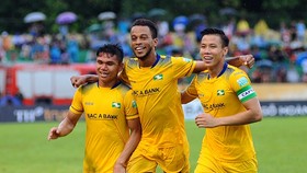 SLNA kéo dài mạch 8 trận toàn thắng. Ảnh: MINH HOÀNG