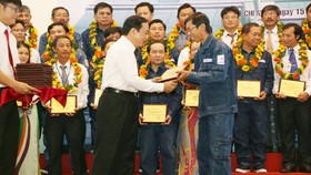 Gương sáng công nhân ngành điện