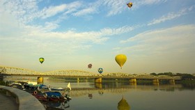 The famed Truong Tien Bridge in Hue at sunset. Hue is to offer visitors a place for muster with modern look (Photo: VNA)