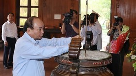 PM pays tribute to late President, martyrs