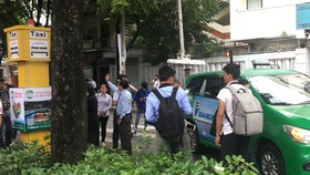 HCMC offers five pilot taxi pick-up stands