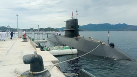 Japanese submarine conducts first drill in Vietnam