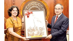 Cuban Ambassador to Vietnam , Lianys Torres Rivera (L) and Secretary of HCMC Party Committee Nguyen Thien Nhan