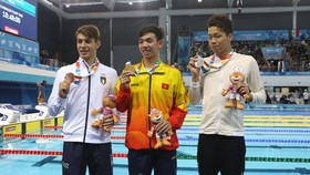 Vietnamese swimmer Nguyen Huy Hoang (middle) triumphs in the men’s 800m freestyle at the ongoing 2018 Summer Youth Olympics in Argentina (Photo: VNA)