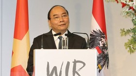 PM Nguyen Xuan Phuc speaks at the forum. (Photo: VNA)