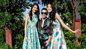 Designer Adrian Anh Tuan (C)