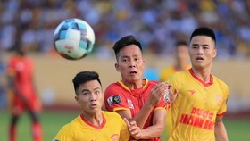 Nam Định kết thúc chuỗi 10 trận bất bại của Thanh Hóa. Ảnh: MINH HOÀNG