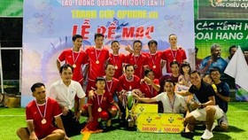 Các nhà tân vô địch Hải Hòa FC. Ảnh: Hữu Thịnh