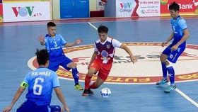 Sahako tiếp tục bám đuổi Thái Sơn Nam. Ảnh: Anh Trần