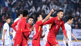 ĐT Việt Nam chuẩn bị cho cuộc tiếp đón Malaysia. Ảnh: Minh Hoàng
