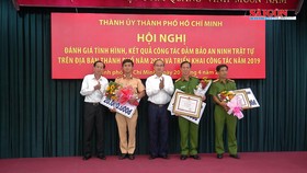 Lãnh đạo TPHCM khen thưởng vụ bắt giữ hơn 1,1 tấn ma túy