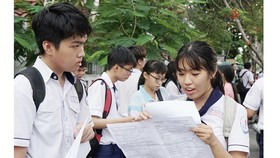Thí sinh dự kỳ thi THPT Quốc gia 2019, tại điểm thi Lê Thánh Tôn, quận 7, TPHCM. Ảnh: HOÀNG HÙNG