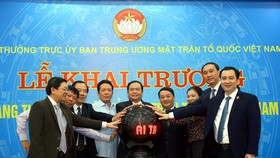Ban Thường trực UBTƯ MTTQ Việt Nam bấm nút khai trương Trang Thông tin điện tử MTTQ Việt Nam 