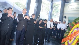 Bí thư Thành ủy TPHCM Nguyễn Thiện Nhân viếng Phó Chủ tịch UBND TPHCM Nguyễn Thị Thu