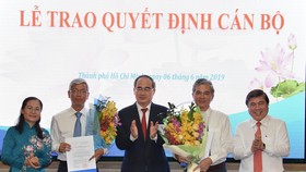 Trao quyết định phê chuẩn kết quả bầu bổ sung 2 Phó Chủ tịch UBND TPHCM