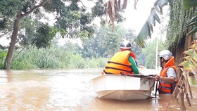 Dân Đồng Nai khổ sở vì lũ