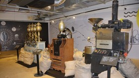 Objects on display at the exhibition (Photo: VNA)