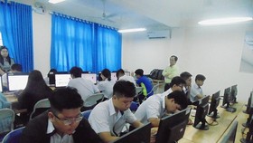 HCMC school organizes first online tests for senior high schoolers