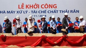 The ceremony to begin the construction of a waste-to-energy plant of the Tasco JSC in Cu Chi district, HCM City, on November 22, 2018 (Photo: VNA)