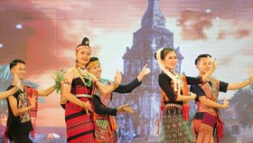 A dancing performance at the opening ceremony of the festival in A Luoi district, Thua Thien-Hue province, on May 17 (Photo: VNA)