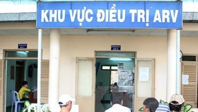 The health sector has expanded testing activities to detect HIV infected people, especially in key areas, high-risk groups. - Illustrative image (Source: VNA)