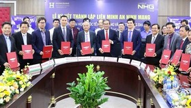 Presidents of universities at the signing ceremony (Photo: SGGP)