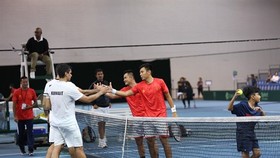 Vietnam team (right) and Kuwait in the Davis Cup’s Group III Asia-Oceania Zone in Singapore. — (Source: thanhnien.vn )