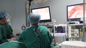 Over 300 foreign medical workers learn Vietnamese thyroid laparoscopy technique