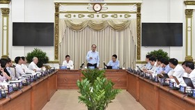Politburo member and Secretary of the Ho Chi Minh City Party Committee, Nguyen Thien Nhan at the meeting (Photo: SGGP)
