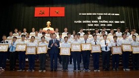 HCMC hails 618 outstanding students