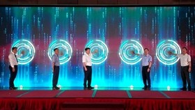 Leaders of Health MInistry and Drug Administration press button to open the data bank (Photo: SGGP)