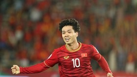 Striker Cong Phuong is voted as the best footbaler by FoxSports in match against Iraq