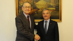 Vietnamese Ambassador to Mexico Nguyen Hoai Duong and Philippines Ambassador Demetrio R.Tuason. (Photo:VNA)