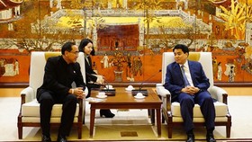 Chairman of the Hanoi People’s Committee Nguyen Duc Chung (R) and Thai Ambassador to Vietnam Tanee Sangrat (Source: VNA)