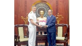 Secretary Nguyen Thien Nhan (R) and Commander of U.S. Indo-Pacific Command (USINDOPACOM) Adm. Phil Davidson