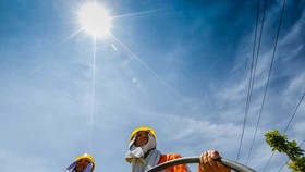 People avoid to spend between 11am to 4pm outside in these hot days