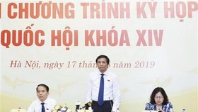 National Assembly Secretary General Nguyen Hanh Phuc (standing) speaks at the press conference on May 17 (Photo: VNA)