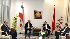 Secretary of Ho Chi Minh City Party Committee Nguyen Thien Nhan visits the Vietnamese Embassy in the Netherlands