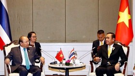 Vietnamese Prime Minister Nguyen Xuan Phuc (L) and Thai Prime Minister Prayut Chan-o-cha (Photo: VNA)