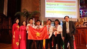 Four students win gold medals at the individual contest (Source: VNA)