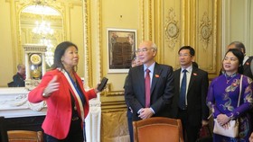 Mayor of the 8th arrondissement of Paris Ms. Jeanne D’hauteserre talks with the delegation of National Assembly of Ho Chi Minh City
