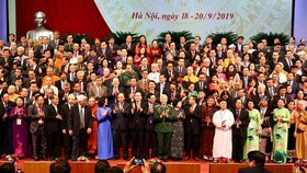 Party, State leaders and members of the 9th-tenure VFF Central Committee pose for a photo at the closing session of the 9th VFF National Congress on September 20 (Photo: VNA)