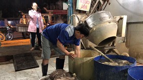 Kiểm tra đột xuất cơ sở kinh doanh phụ phẩm bò không rõ nguồn gốc