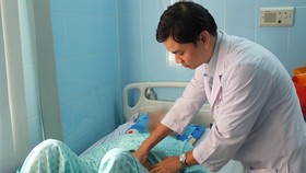 Vỡ động mạch chủ bụng khi đang trên xe đi đám cưới