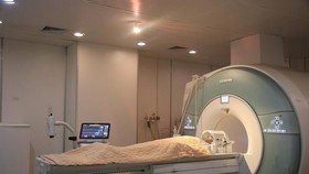 Bệnh nhân đã được gây mê và chuẩn bị chụp MRI