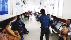 Cảnh báo nguy cơ nhập viện vì nắng nóng kéo dài ở trẻ em